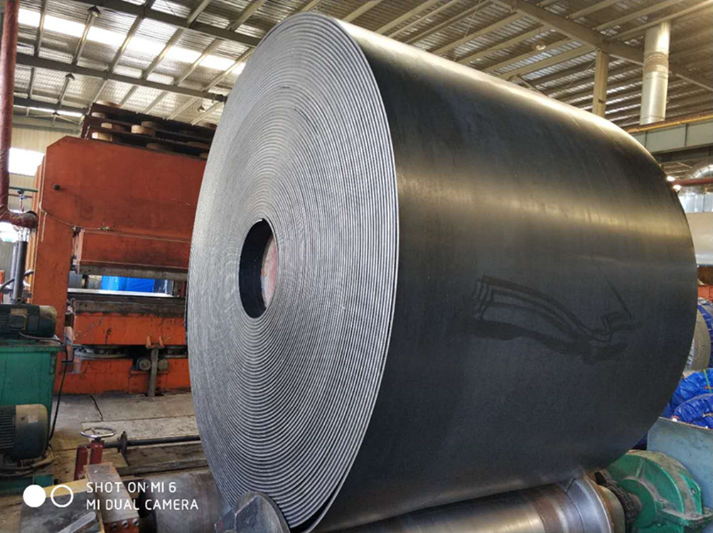 輸送帶彎曲度降低是什么導致的？