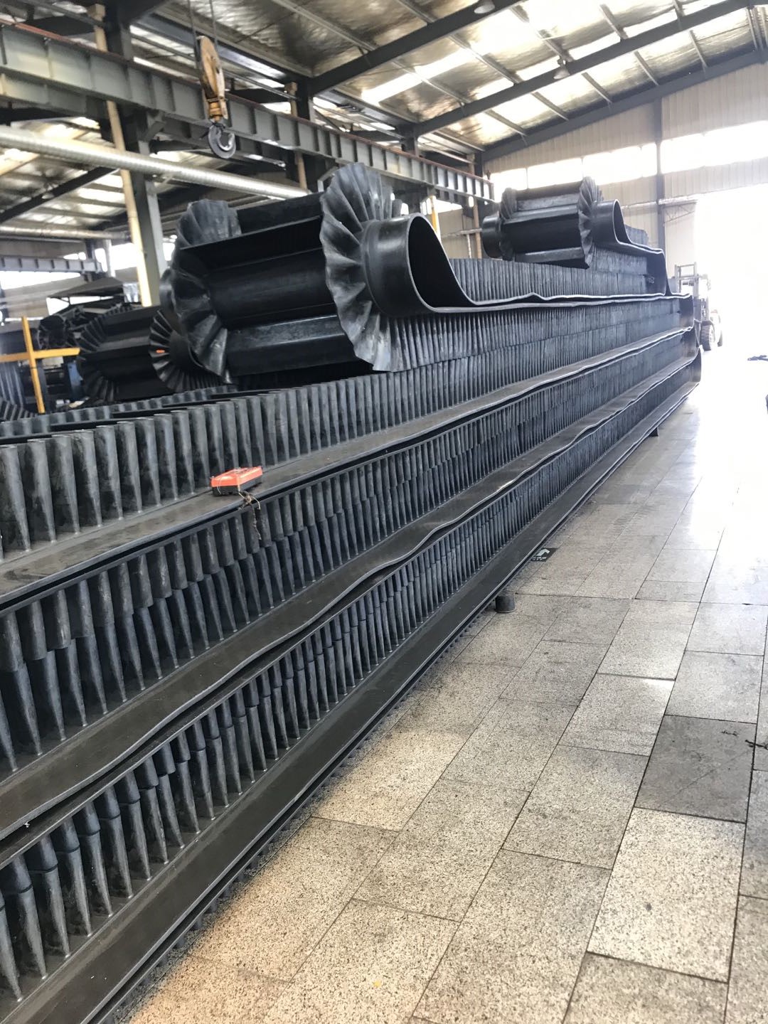 大傾角輸送帶廠家擋邊優(yōu)勢